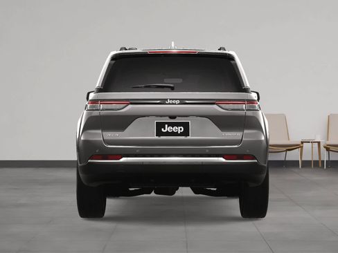New 2025 Jeep Grand Cherokee Limited image 10