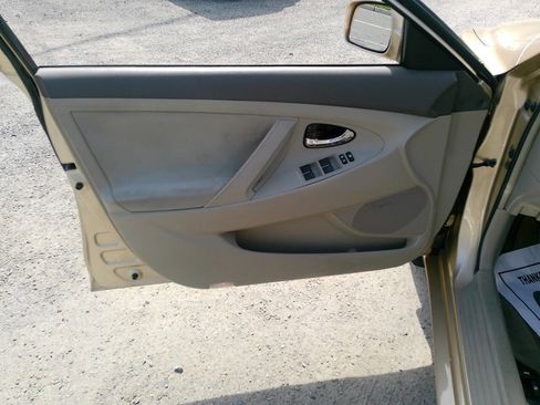 Used 2010 Toyota Camry LE FWD image 21