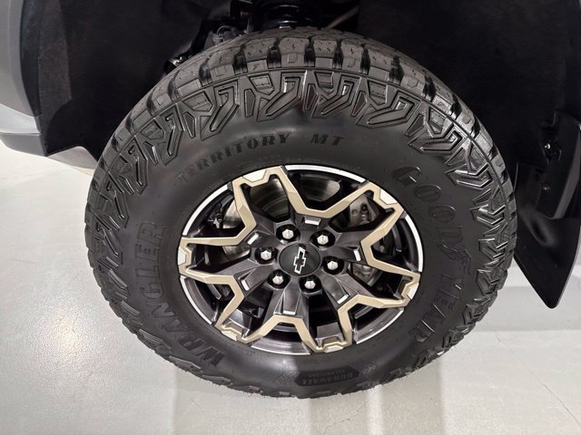 Used 2024 Chevrolet Colorado ZR2 w/ Technology Package AWD/4WD image 6