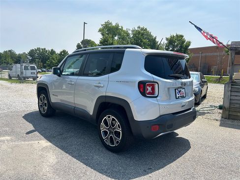 Used 2018 Jeep Renegade Limited w/ UConnect 8.4 Nav Group AWD/4WD image 3