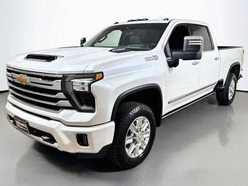 Used 2025 Chevrolet Silverado 2500 High Country w/ Technology Package AWD/4WD image 1