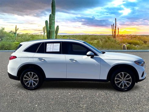 Used 2023 Mercedes-Benz GLC 300 image 3