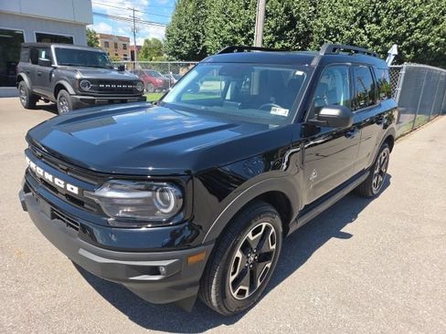 Used 2024 Ford Bronco Sport Outer Banks w/ Tech Package AWD/4WD image 2