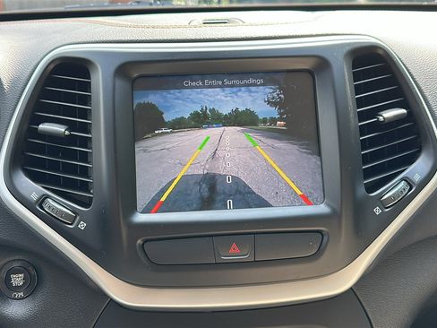 Used 2017 Jeep Cherokee Limited AWD/4WD image 20