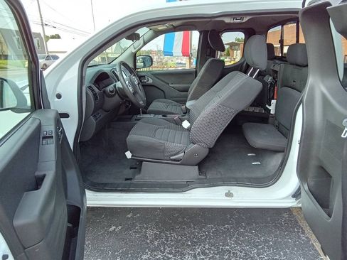 Used 2019 Nissan Frontier SV AWD/4WD image 12