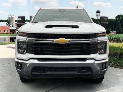 Used 2024 Chevrolet Silverado 2500 LT w/ Convenience Package AWD/4WD image 3
