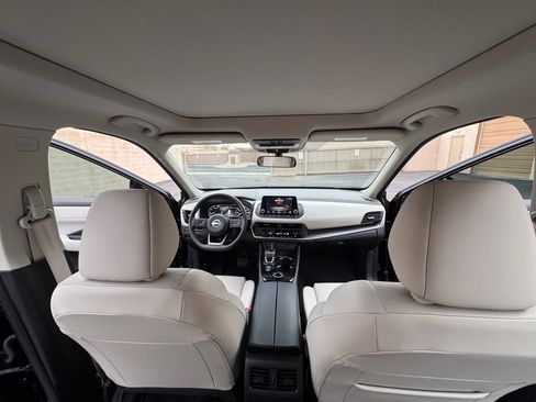 Used 2024 Nissan Rogue SV w/ SV Premium Package image 26