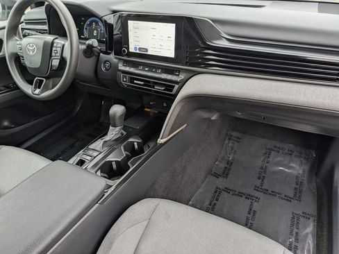 Used 2025 Toyota Camry LE FWD image 31