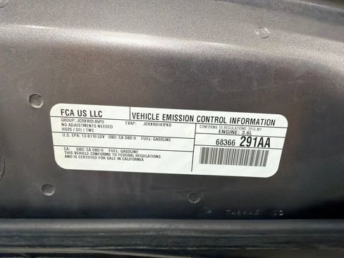 Used 2018 Chrysler 300 S AWD/4WD image 41