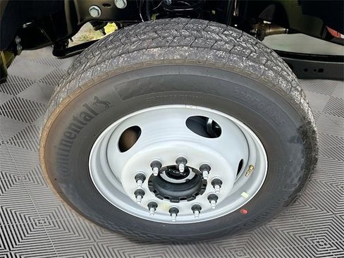 New 2025 Ford F550 4x4 Crew Cab image 17
