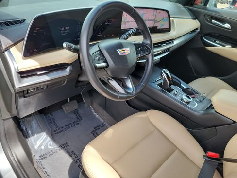 Used 2024 Cadillac XT4 Luxury FWD image 9