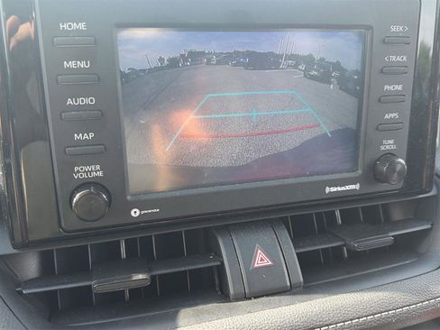 Used 2022 Toyota RAV4 XLE AWD/4WD image 9