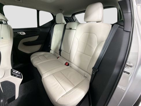 Certified 2023 Volvo XC40 B5 Plus AWD/4WD image 23