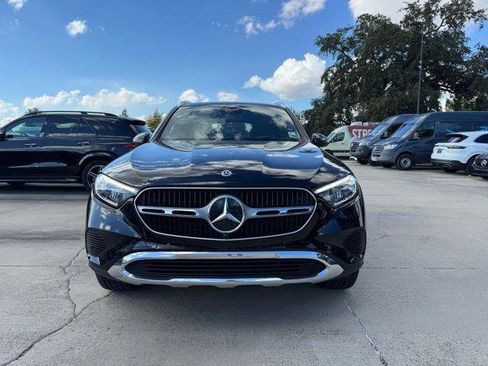 Certified 2025 Mercedes-Benz GLC 300 GLC 300 image 2