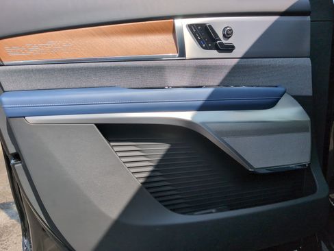 New 2026 Cadillac Vistiq Premium Luxury image 11