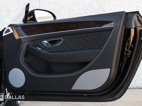 Used 2022 Bentley Continental GT image 32