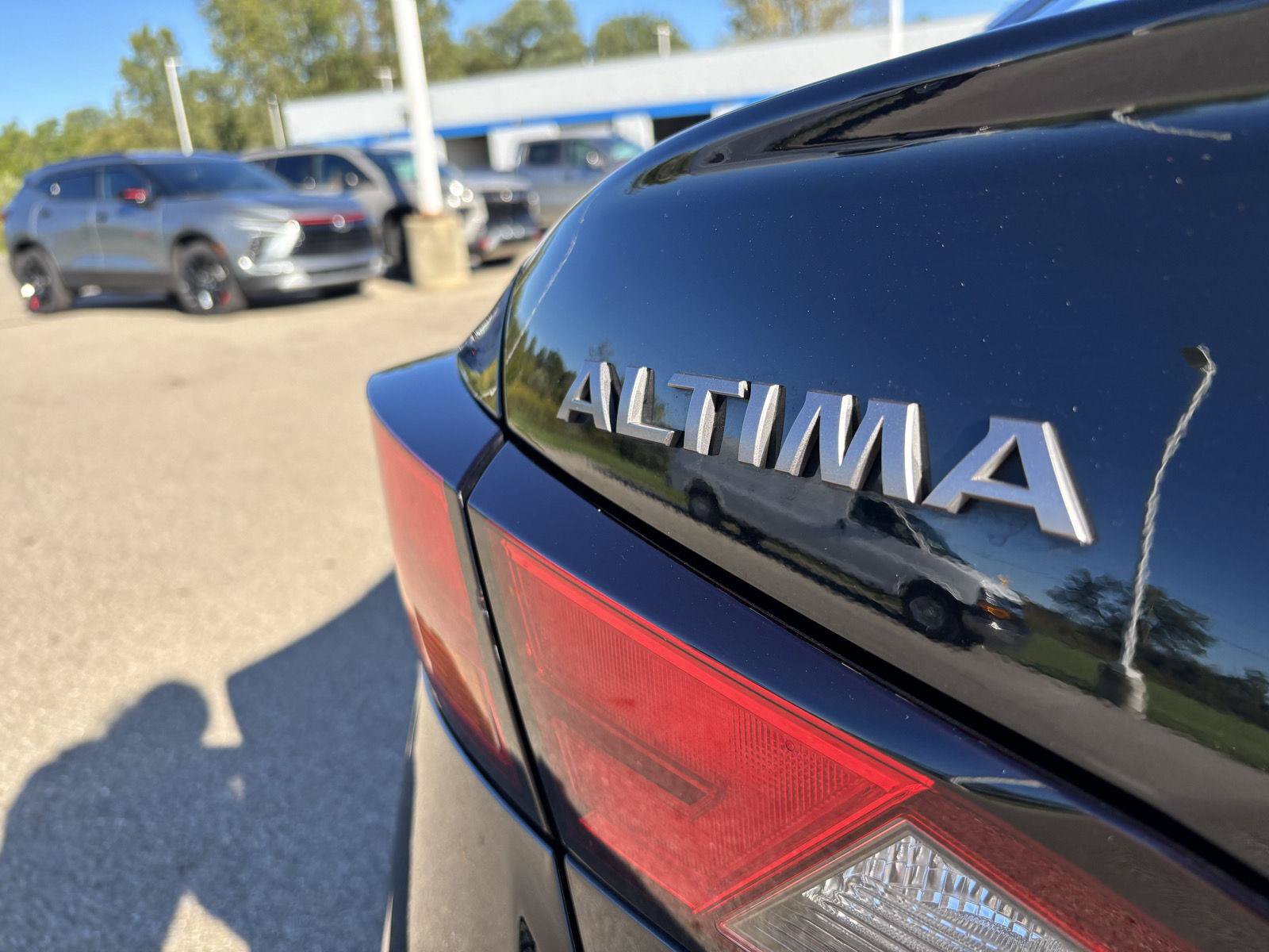 Used 2025 Nissan Altima 2.5 SV FWD image 12