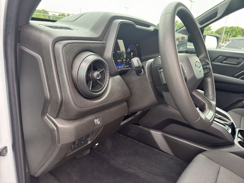 Used 2024 Chevrolet Colorado Trail Boss w/ Technology Package AWD/4WD image 14