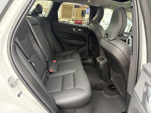 Certified 2024 Volvo XC60 B5 Plus w/ Protection Package Premier AWD/4WD image 33