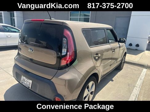 Used 2016 Kia Soul w/ Option Group 020 FWD image 3