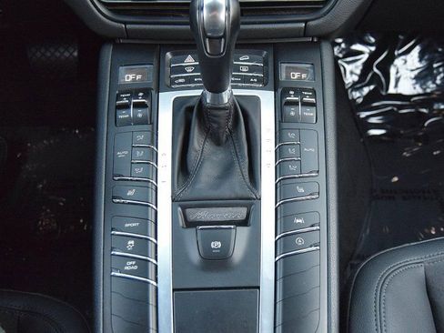 Used 2020 Porsche Macan image 29