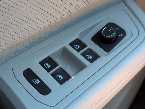 Used 2024 Volkswagen Atlas SE FWD image 29