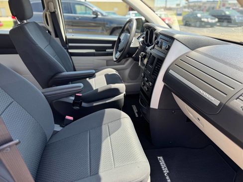 Used 2010 Dodge Grand Caravan SE image 17