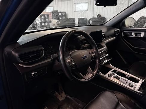 Used 2020 Ford Explorer XLT w/ Equipment Group 202A AWD/4WD image 8