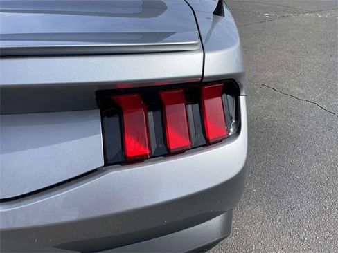 Used 2025 Ford Mustang GT Premium image 33