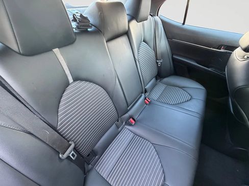 Used 2020 Toyota Camry SE FWD image 18