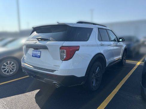 Used 2022 Ford Explorer XLT w/ Equipment Group 202A AWD/4WD image 3