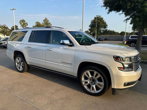 Used 2017 Chevrolet Suburban Premier AWD/4WD image 5