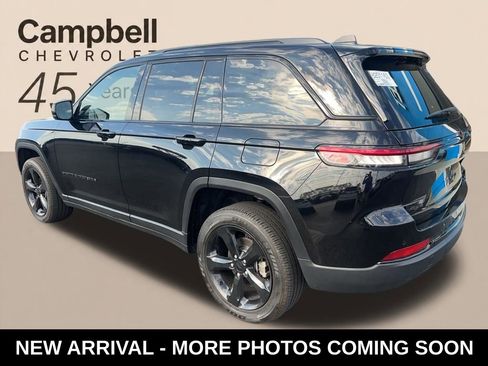 Used 2024 Jeep Grand Cherokee Altitude AWD/4WD image 2