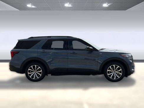 Certified 2025 Ford Explorer ST-Line RWD image 8