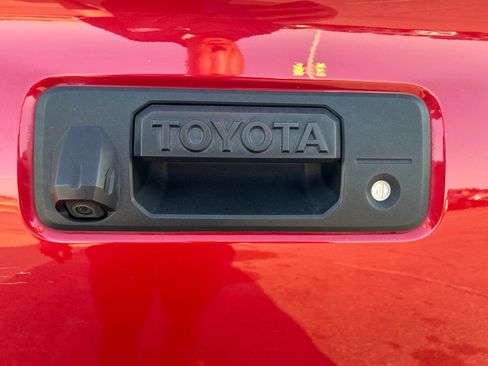 Used 2019 Toyota Tacoma SR5 AWD/4WD image 12