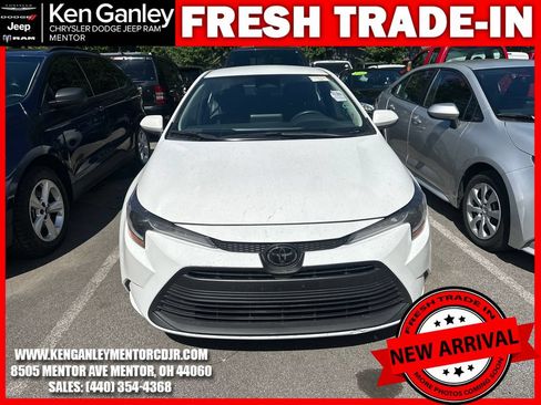 Used 2025 Toyota Corolla LE FWD image 3