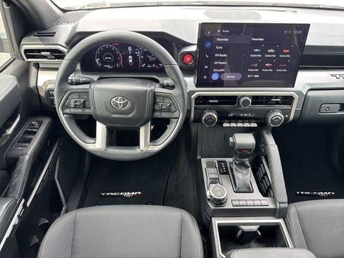 Used 2024 Toyota Tacoma TRD Sport AWD/4WD image 18