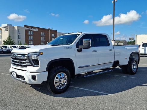 Used 2026 Chevrolet Silverado 3500 High Country w/ High Country Premium Package AWD/4WD image 3
