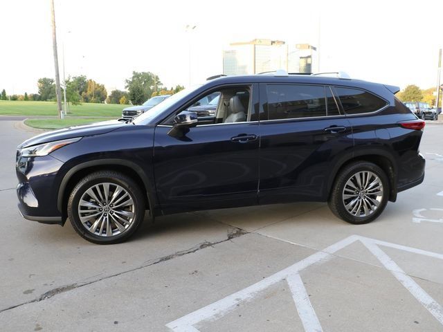 Used 2021 Toyota Highlander Platinum AWD/4WD image 4