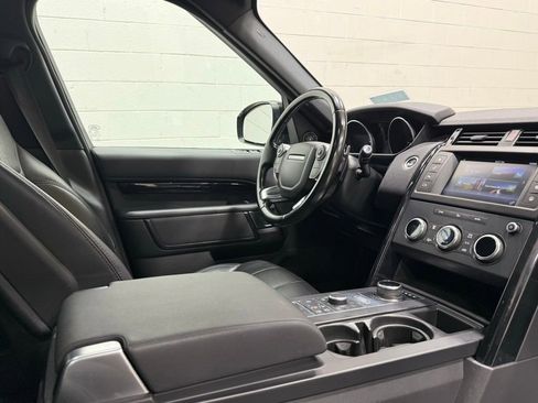 Used 2017 Land Rover Discovery SE AWD/4WD image 47