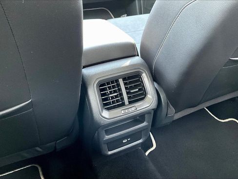 Used 2023 Volkswagen Taos SE w/ Panoramic Sunroof Package AWD/4WD image 25
