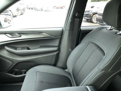 New 2025 Jeep Grand Cherokee Laredo X w/ Luxury Tech Group I image 23