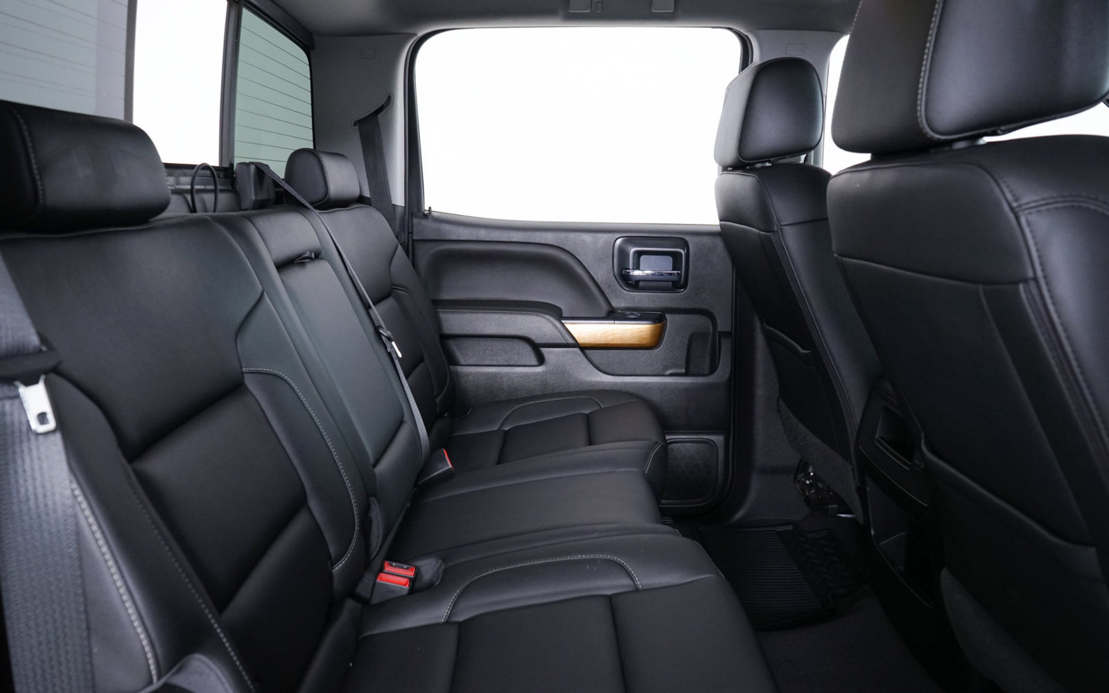 Used 2018 Chevrolet Silverado 1500 LTZ AWD/4WD image 29