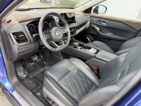 Used 2023 Nissan Rogue Platinum w/ Platinum Premium Package image 2