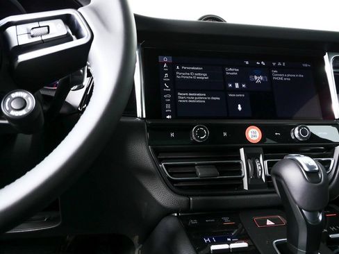 Certified 2026 Porsche Macan AWD/4WD image 13