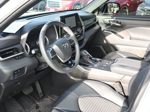 Used 2024 Toyota Highlander XSE image 9
