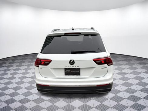 Used 2024 Volkswagen Tiguan SE AWD/4WD image 8