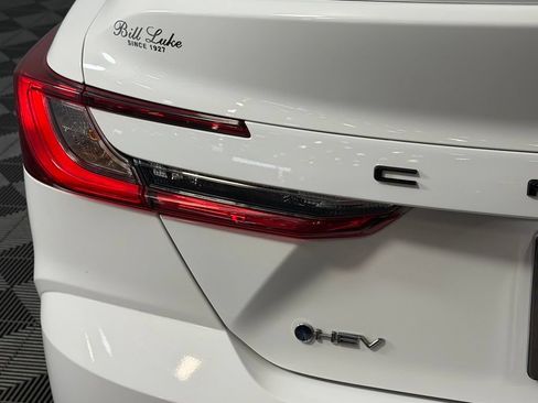 Used 2025 Toyota Camry SE FWD image 11