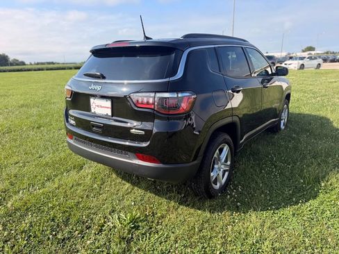 Used 2023 Jeep Compass Latitude AWD/4WD image 2