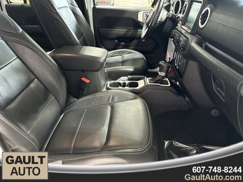 Used 2019 Jeep Wrangler Unlimited Sahara AWD/4WD image 18